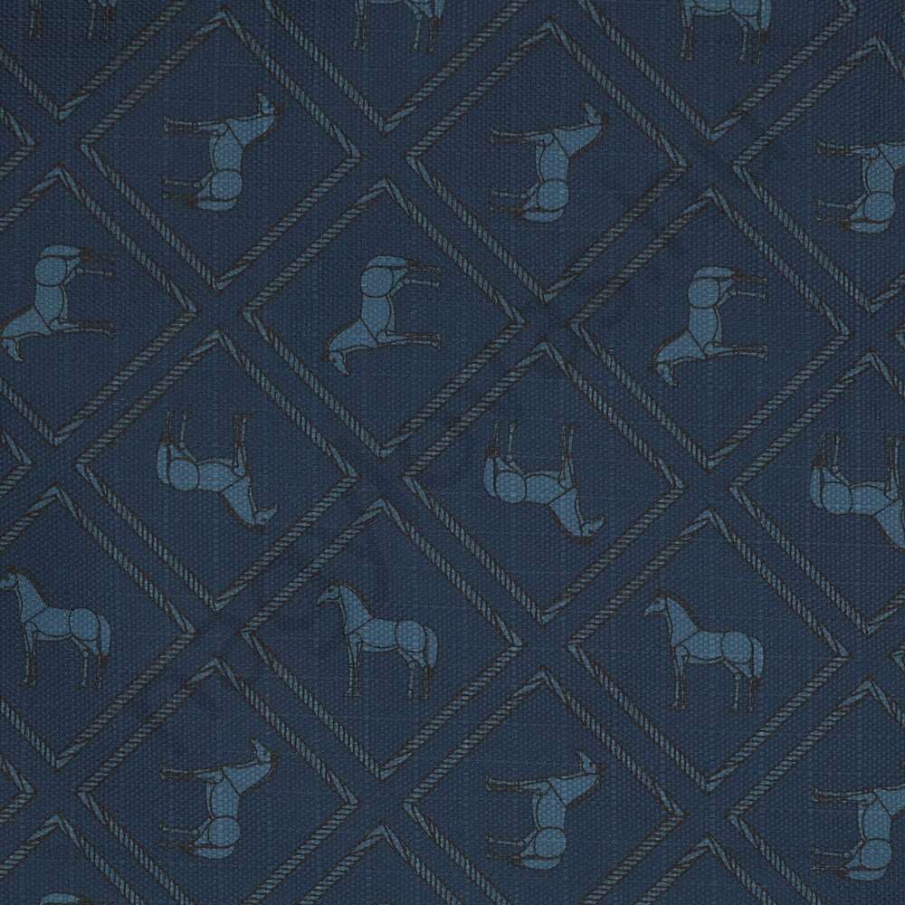 QHP jutalomfalat tartó navy dusk