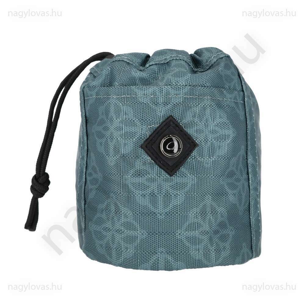 QHP jutalomfalat tartó Palm Green