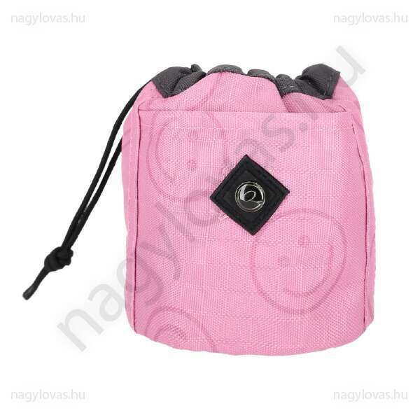 QHP jutalomfalat tartó Cheery Pink